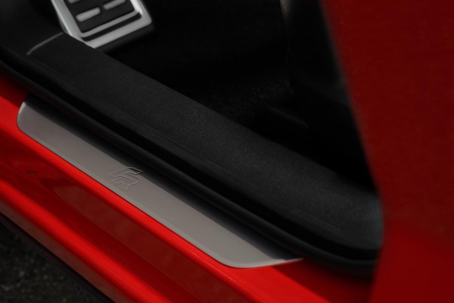 Детали интерьера Seat Ateca FR 2017 года  (WW) (фото 10 из 46)
